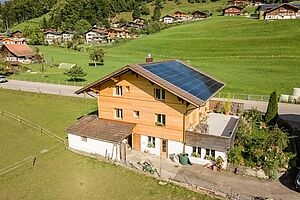 Maison de la famille Dubach. Photo : Allenbach Holzbau + Solartechnik AG